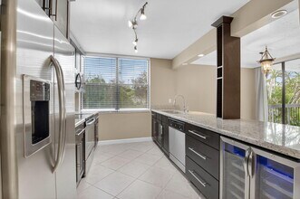 Building Photo - 450 Egret Cir