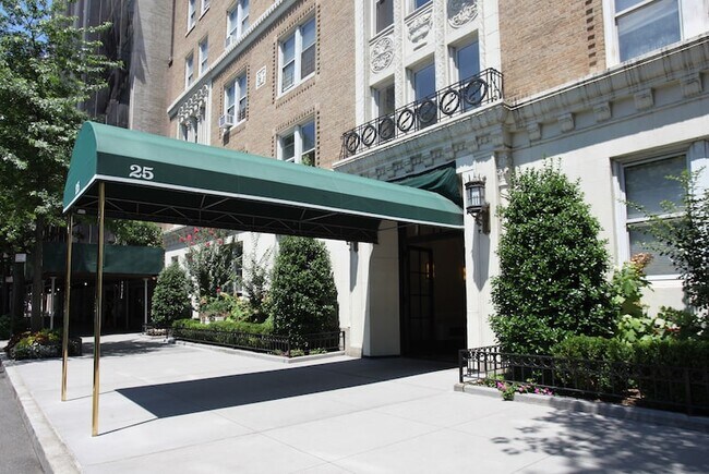 Building Photo - 25 W 81st St
