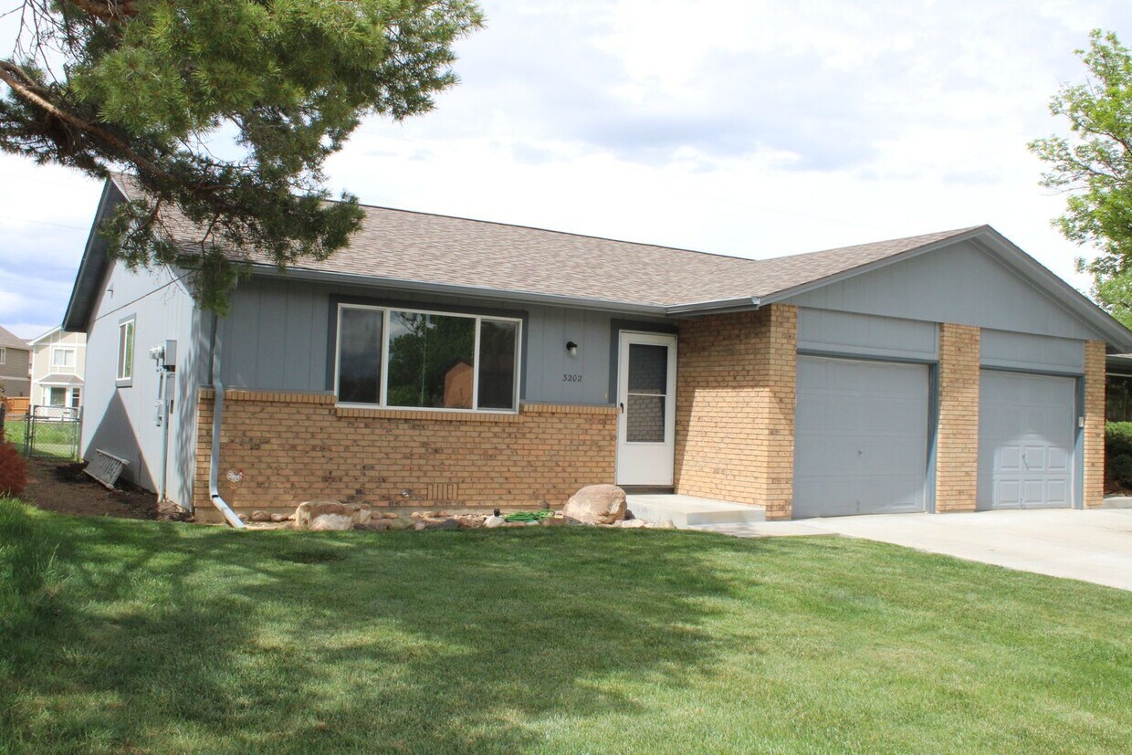 Foto principal - 3200 Spruce Drive
