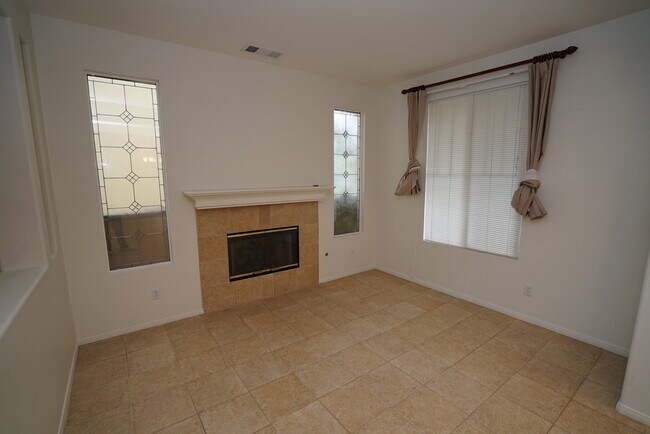 Building Photo - Creekside 3 Bedroom Rental Home in Valencia!