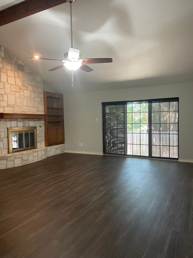 Building Photo - 1801 Woodstone Dr