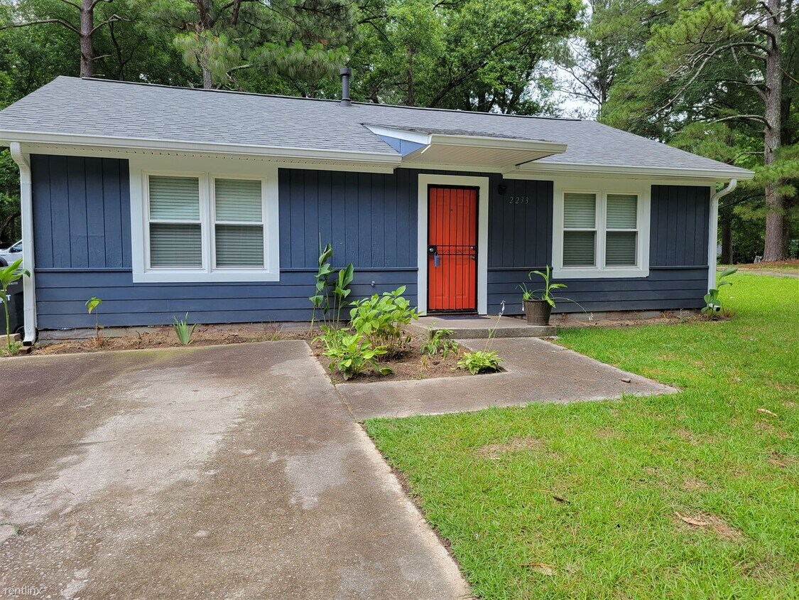 2 br, 1 bath House 2233 Dodson Drive House Rental in Atlanta, GA