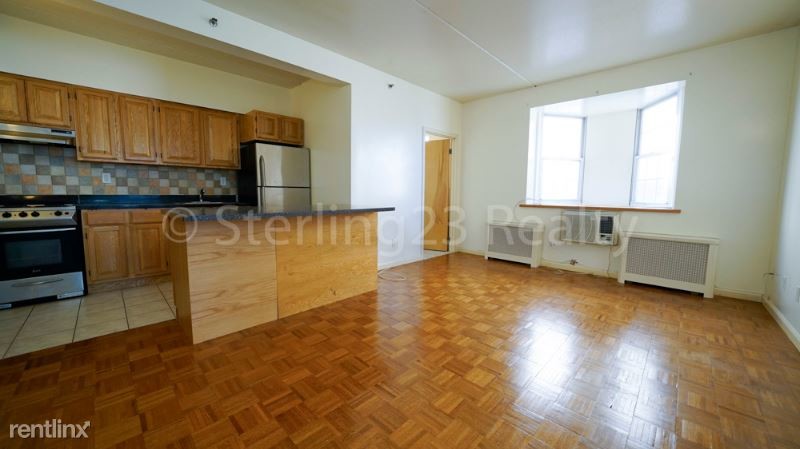 Primary Photo - 25-65-65 12th St
