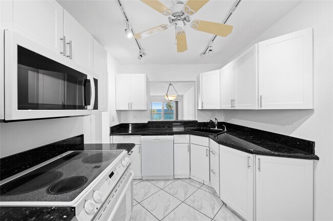 Foto del edificio - 1069 Hillsboro Mile