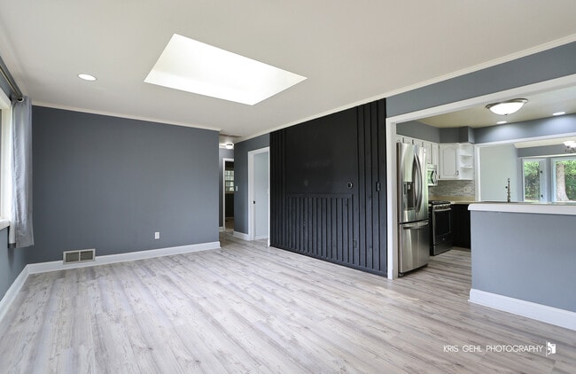 Building Photo - 304 Hazelwood Dr