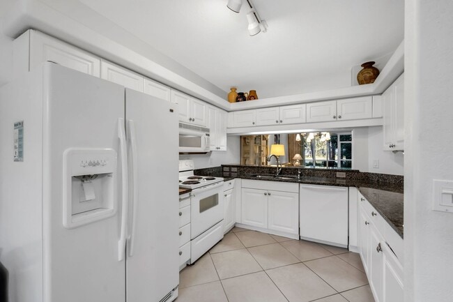 Building Photo - Fully Furnished Condo Rental in Desirable Imperial Golf Estates