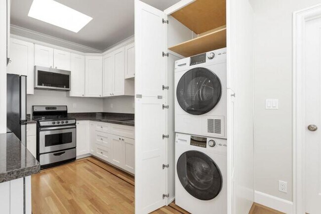 Building Photo - 2 bedroom in San Francisco CA 94109