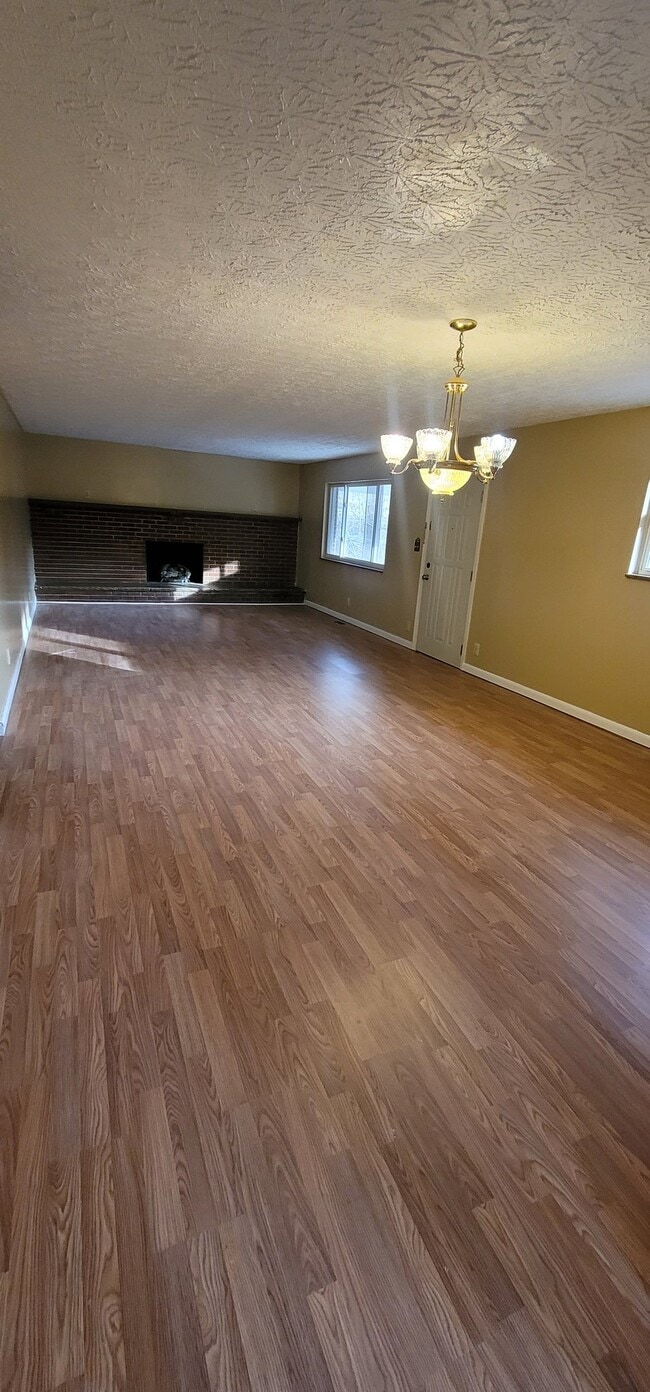 Building Photo - 1018 Willow Dr