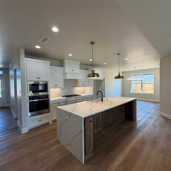 Foto del edificio - 7802 Enderby Ln