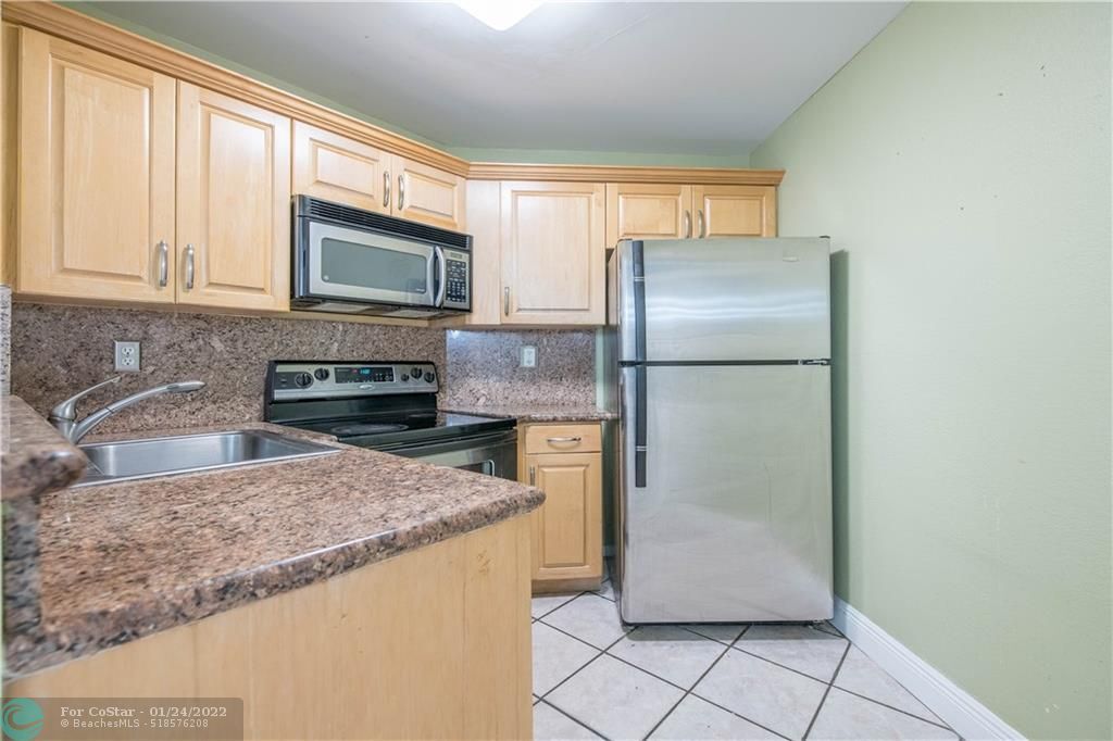 Primary Photo - 690 W Park Dr