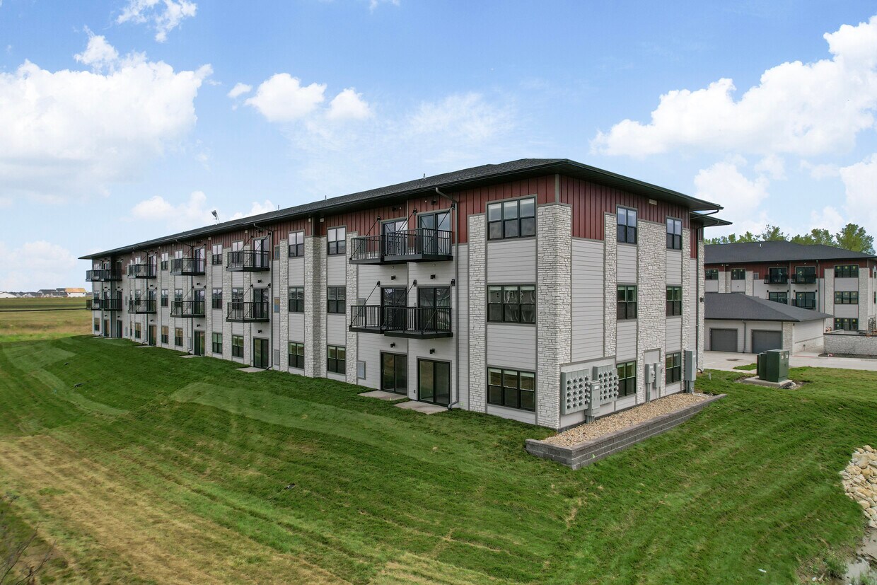 Stratford Pointe 191 NW Lexington Dr Waukee, IA Apartments for Rent
