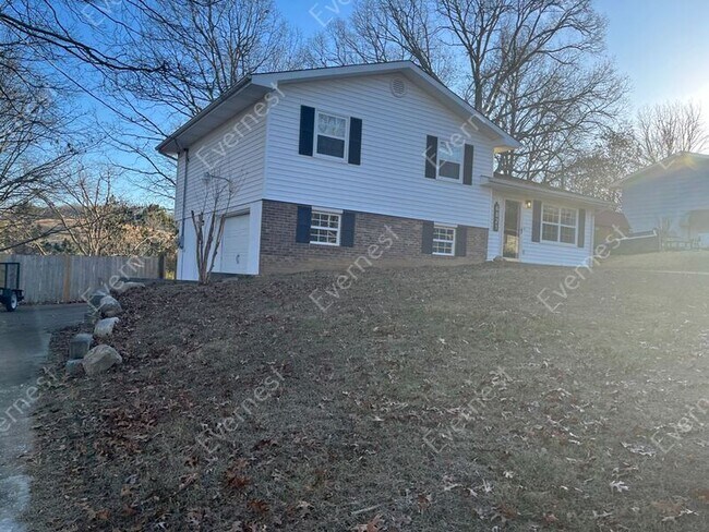 Building Photo - 6821 Knollcrest Dr