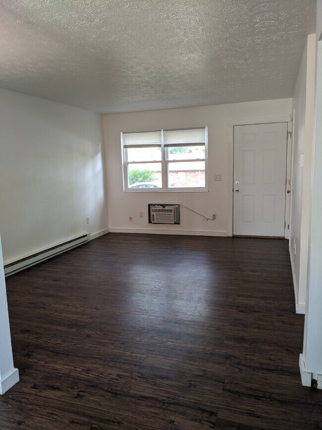 Living Room - 1227 Hilltop Dr