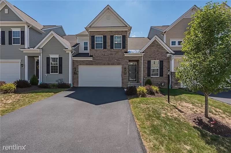 Foto principal - 4 br, 3.5 bath Townhome - 120 Robert Street