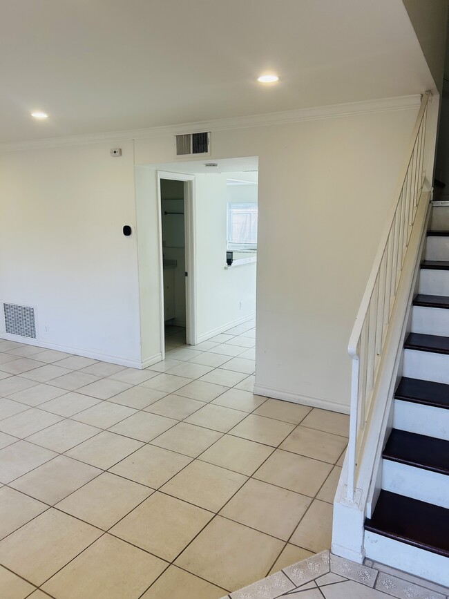 Entrada - 9808 Via Sonoma