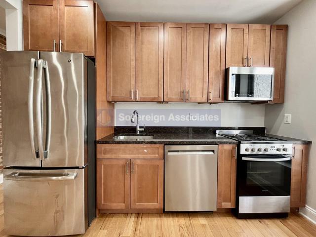 Building Photo - 3 bedroom in NEW YORK NY 10034