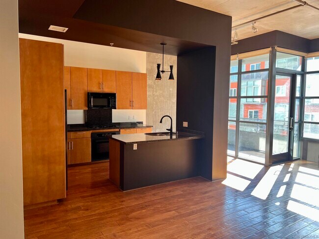 Building Photo - 1050 Island Ave