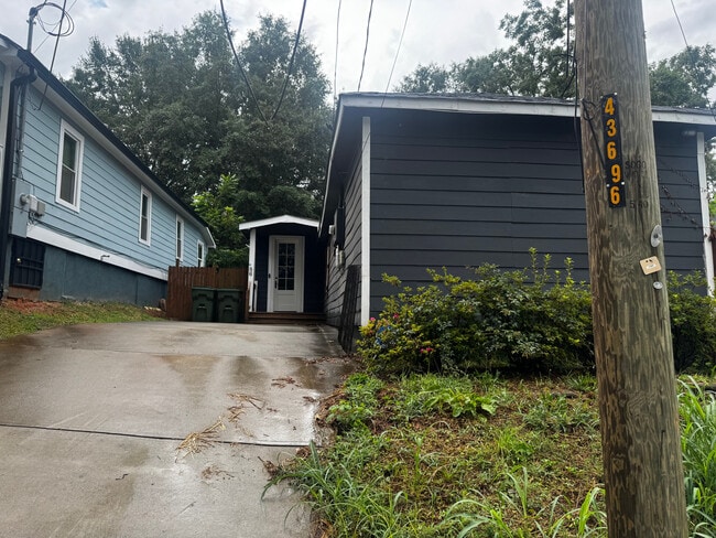 Building Photo - Room in House on Meldon Ave SE