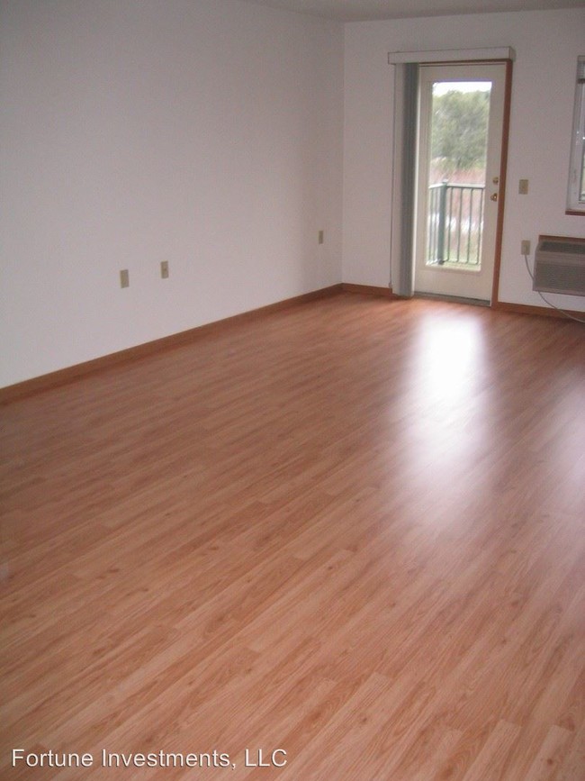 Foto del edificio - 6522 Lake Rd