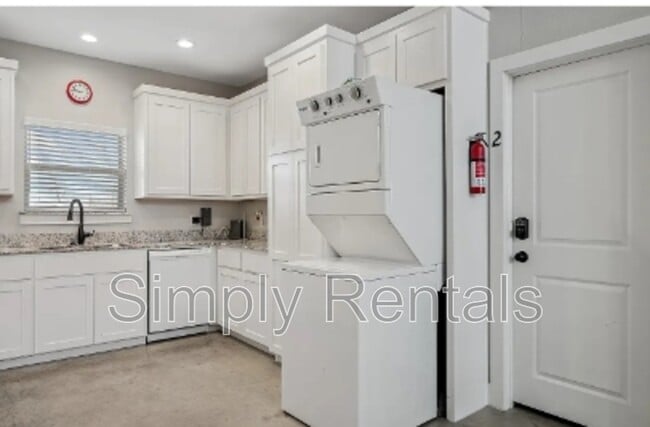 Foto del edificio - 705 Maple St