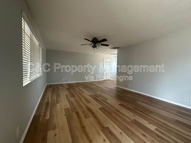 Foto del edificio - 22394 Lone Eagle Rd