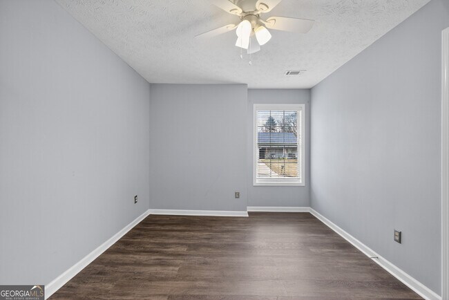 Foto del edificio - 5205 Maltdie Ct NE