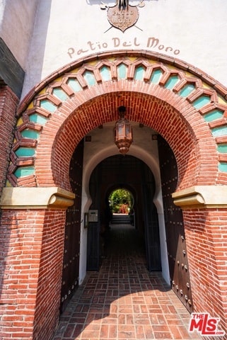 Building Photo - 8231 Fountain Ave