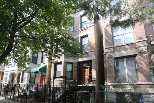 Building Photo - 1326 N Claremont Ave