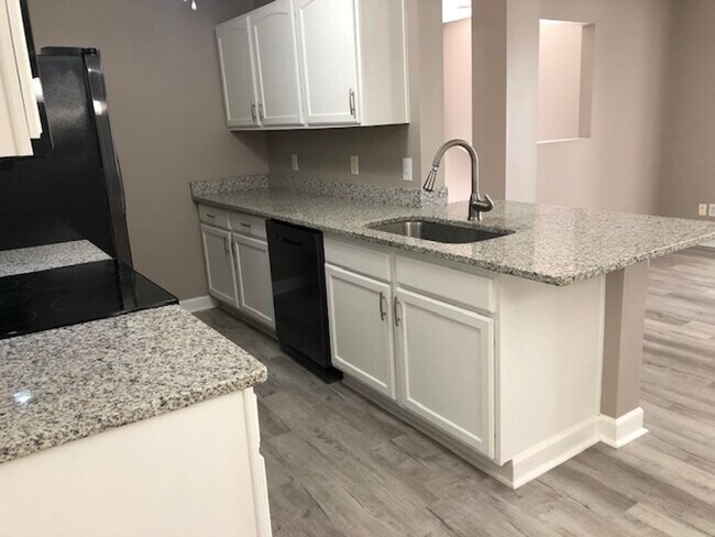 Building Photo - 4384 Daphne Ln