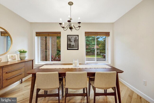 Foto del edificio - 2184 Glencourse Ln