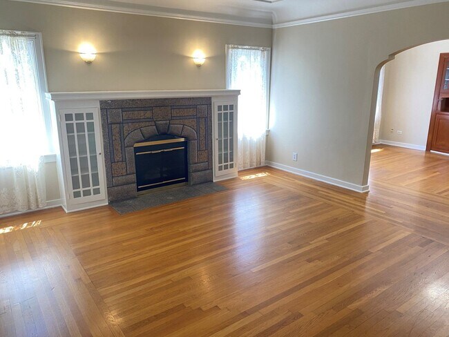 Foto del edificio - Charming Downtown Home with 2 Bedrooms + D...