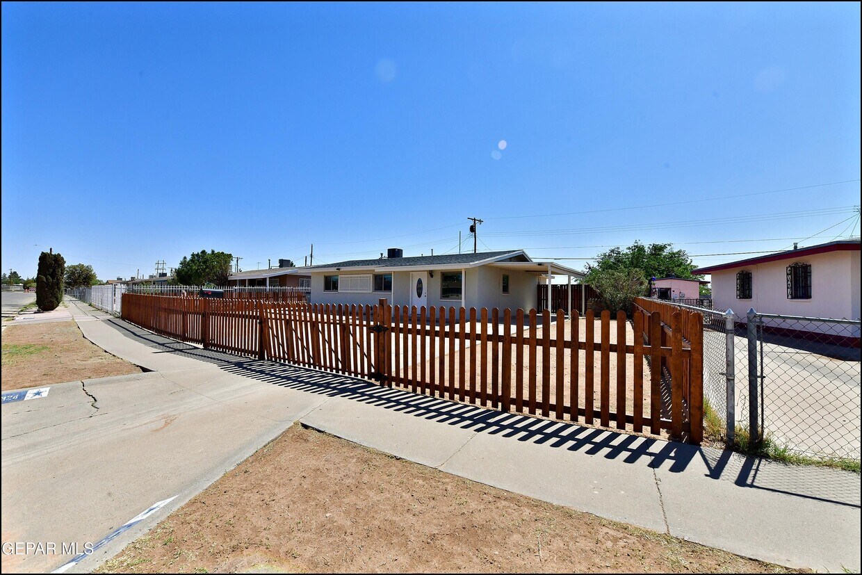 Primary Photo - 10324 Newport Dr