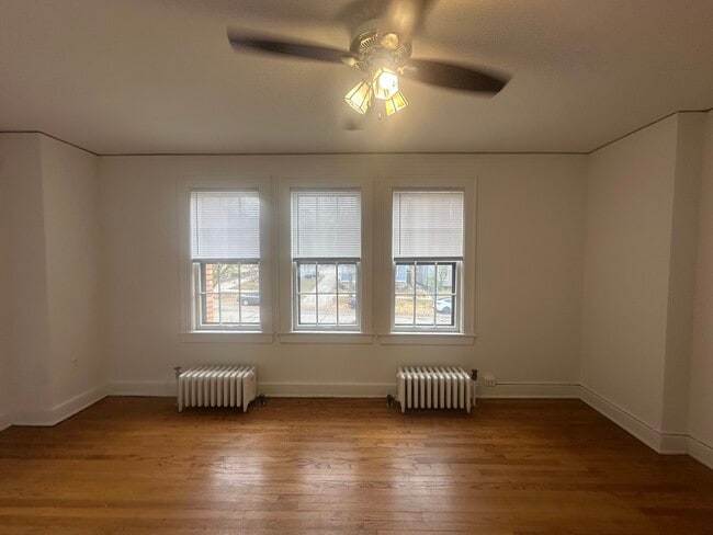 Living Room - 809 E Kingsley St