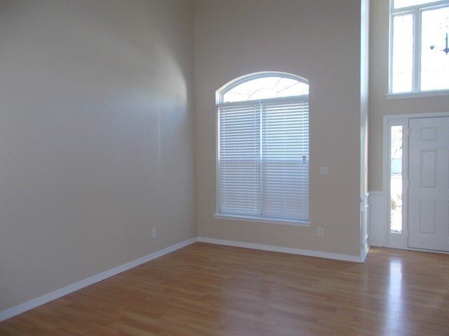 Foto del edificio - 14204 Lithgow Place