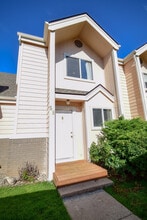 Building Photo - 2929 Ross Dr