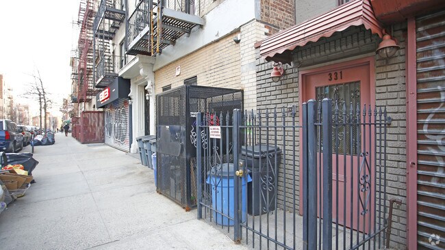 Foto del edificio - 331 Bedford Ave