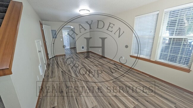 Building Photo - Wonderful townhouse in Forest Grove