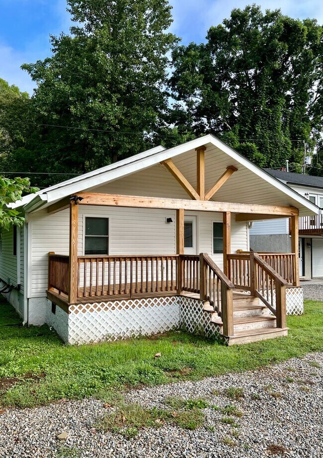 Foto del edificio - 27 Summit Lake Ln
