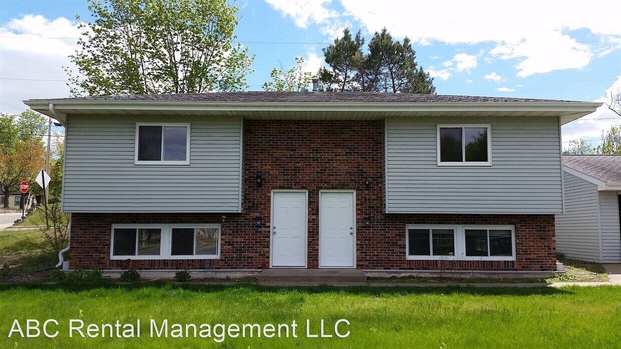Foto principal - 748-750 Ridgeland Ave