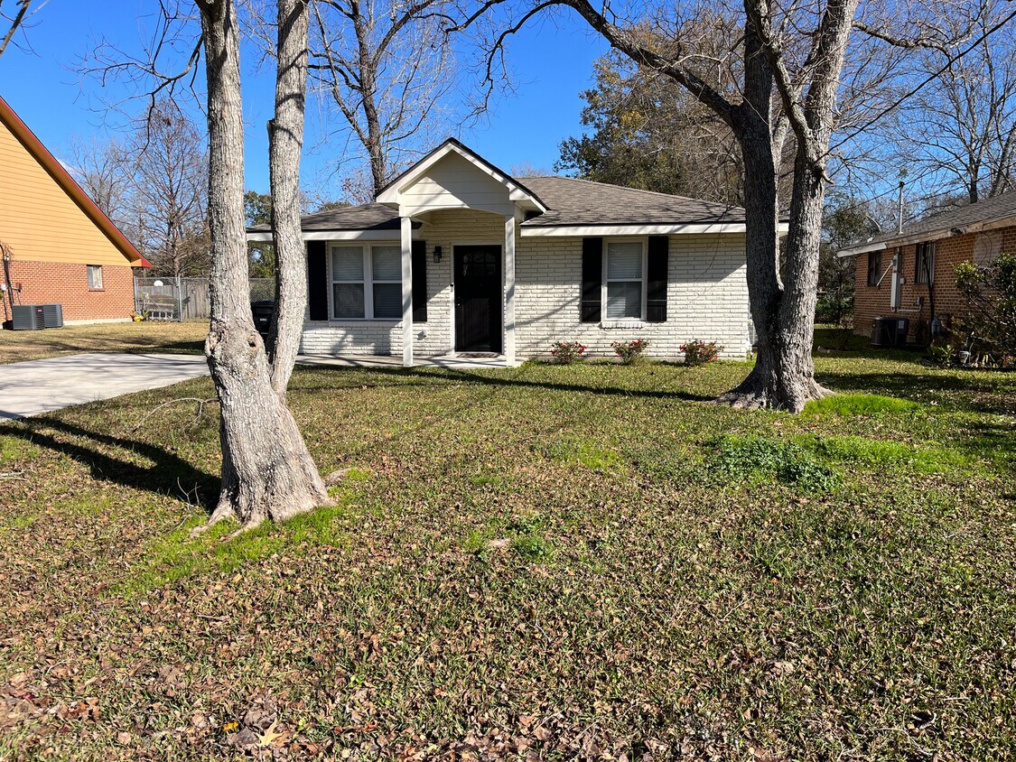 Foto principal - 5310 Astoria Dr
