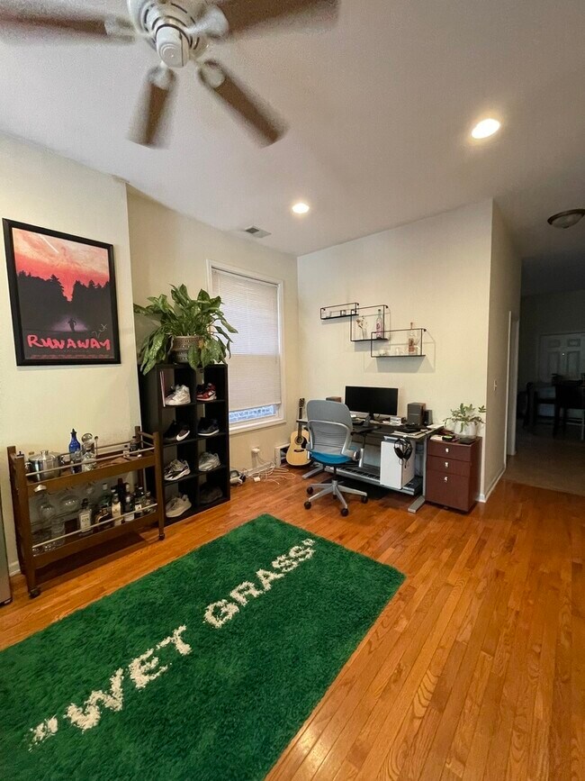 Foto del edificio - 858 N Marshfield Ave