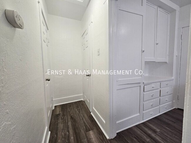 Foto del edificio - 320 W 12th St