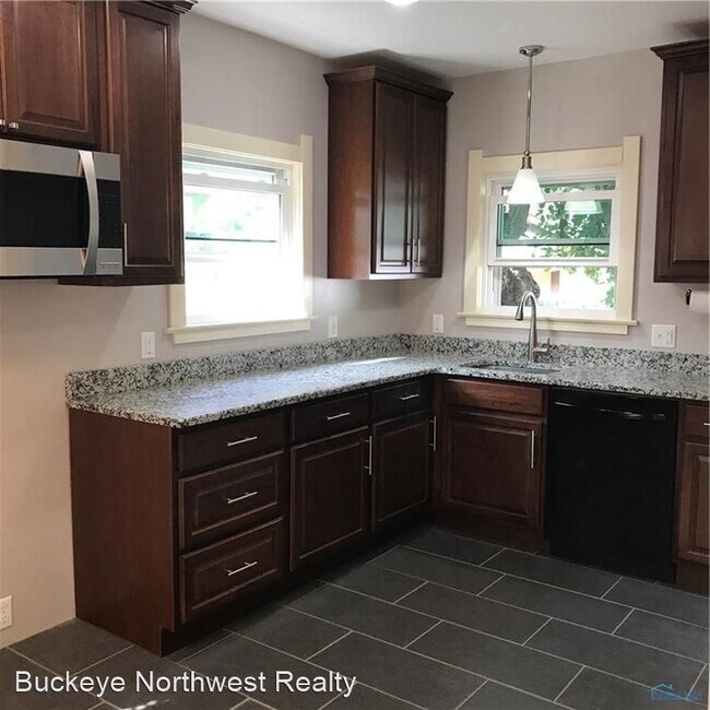 Building Photo - 3 br, 1 bath House - 1750 Duncan Rd