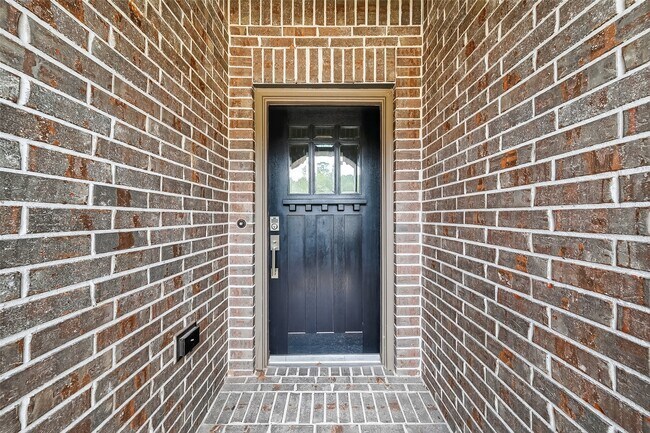 Building Photo - 210 Emory Birch