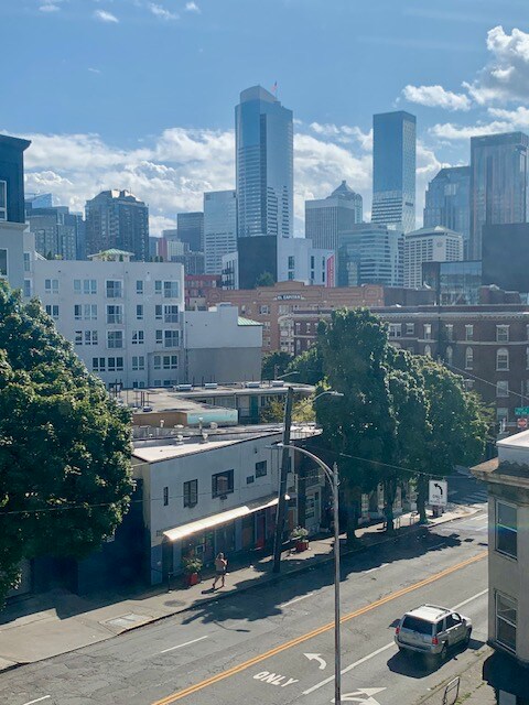 Photo - 1703 Bellevue Ave (Seattle, WA)