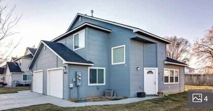 Building Photo - 4822-4824 Maid Jessica St
