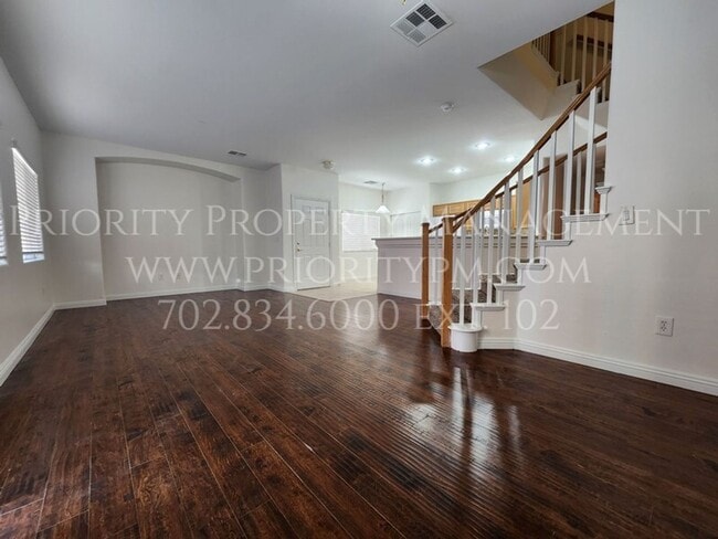 Building Photo - ~3 Bedroom Northwest Townhome ~ 1400sq. ft...
