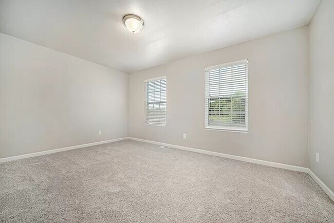 Building Photo - Beautiful Neighborhood with Newer Home for...