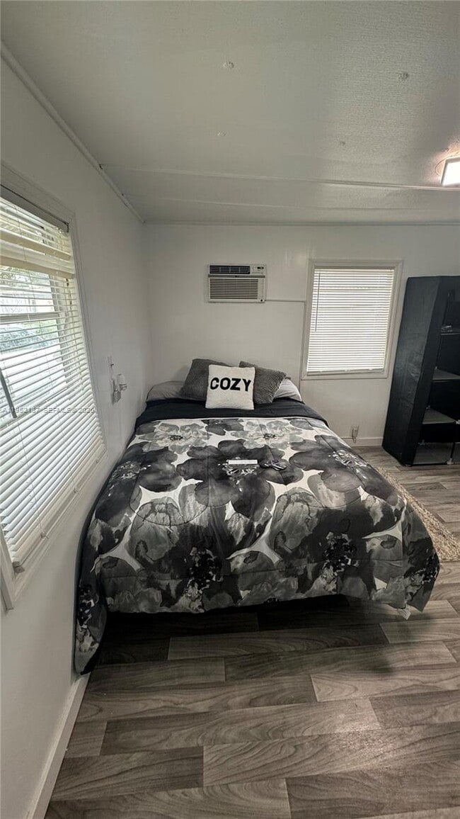 Building Photo - 601 NE 4th Ct.