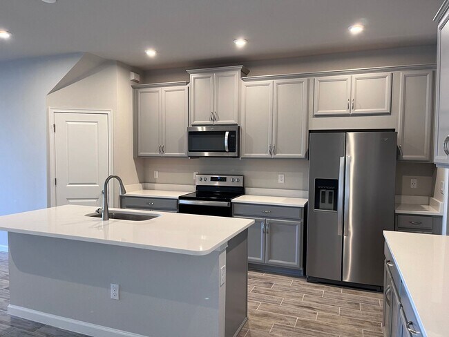 Building Photo - Brand new 3 bedroom, 2.5 bathroom, 1 car g...